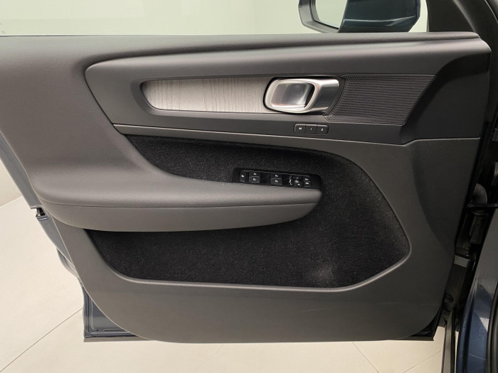 Volvo XC40 B4 AWD INSCRIPTION AUT CZ