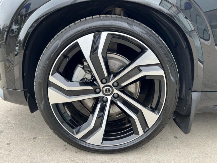Volvo XC90 B5 AWD ULT. DARK 7MÍSTNÁ Aut