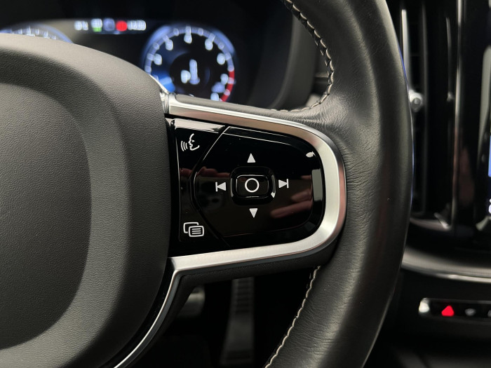 Volvo XC60 B4 R-DESIGN AUT