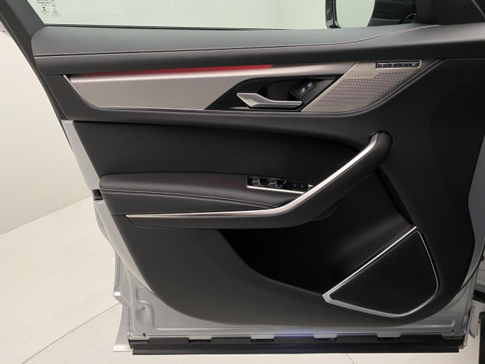 Jaguar F-Pace P400e R-DYNAMIC SE REZERVACE 2.0 Dynamic SE