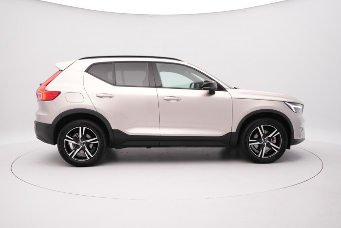 Volvo XC40 B3 DARK PLUS AUT REZERVACE