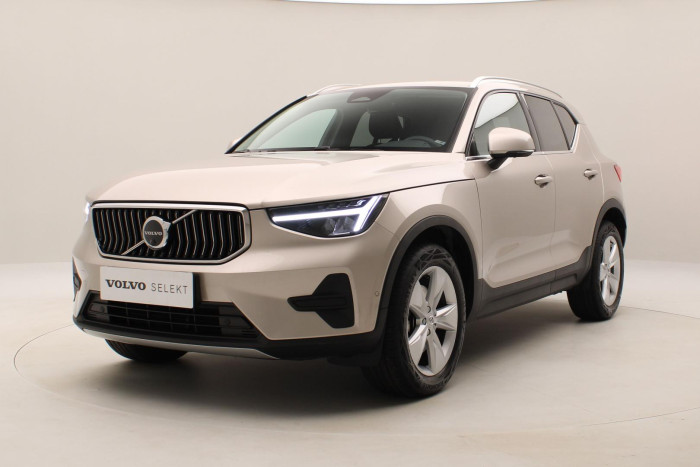 Volvo XC40 B4 AWD MOMENTUM AUT CZ 1.maj 2.0 Momentum