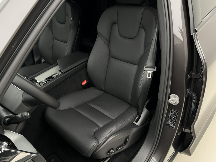 Volvo XC60 B4 AWD PLUS DARK AUT 1.maj.