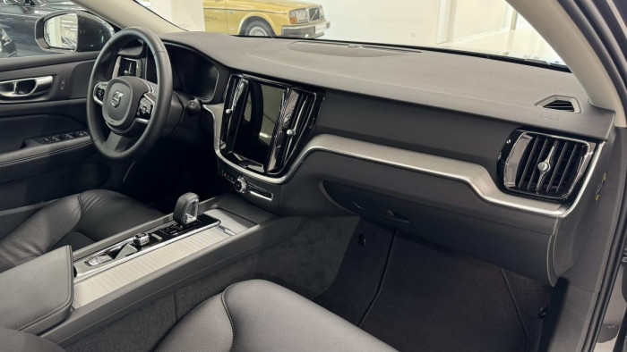 Volvo V60 CROSS COUNTRY B4 AWD REZERVACE