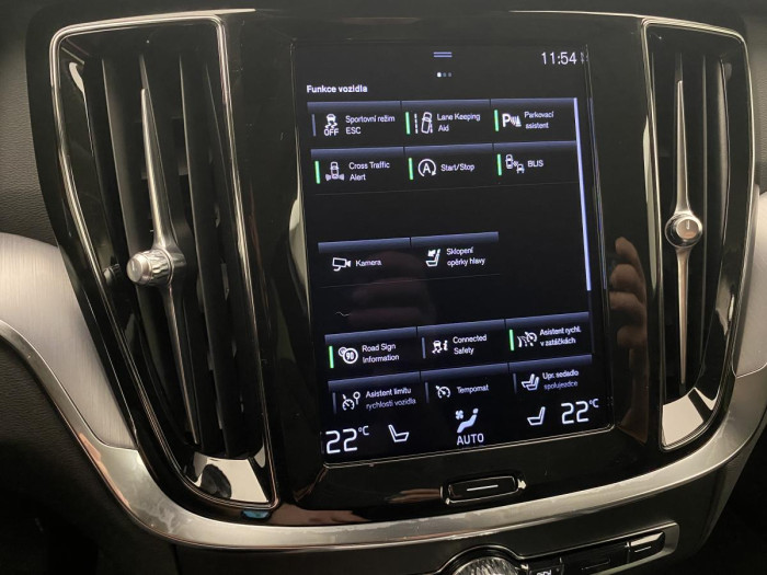 Volvo V60 B4 MOMENTUM AUT REZERVACE 2.0 Momentum