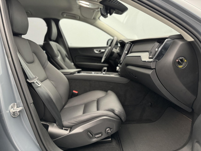 Volvo XC60 B4 AWD PLUS DARK AUT 1.maj