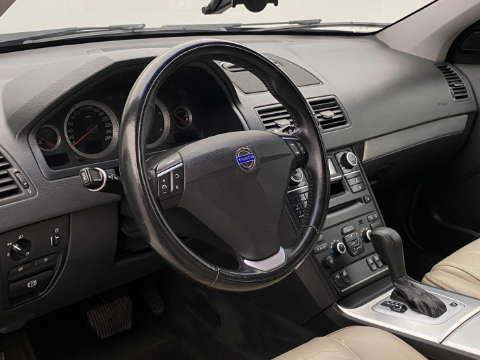 Volvo XC90 2.4 D5 AWD SUMMUM AUT 7 míst 2.4 d Summum