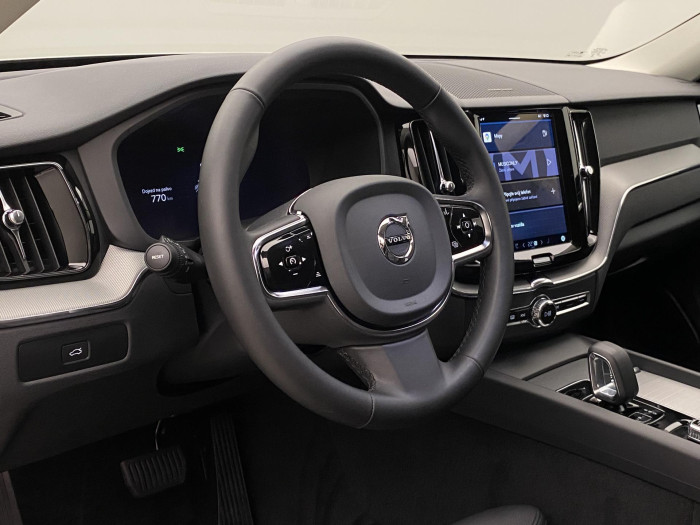 Volvo XC60 B4 AWD PLUS DARK AUT 1.maj