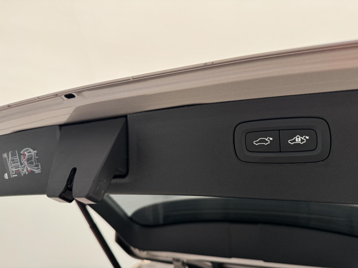 Volvo XC90 T8 AWD RECHARGE ULTIMATE DARK