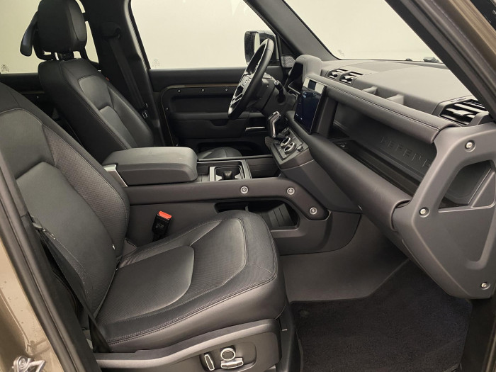 Land Rover Defender 130 D300 SE AWD AUT CZ 3.0 d SE