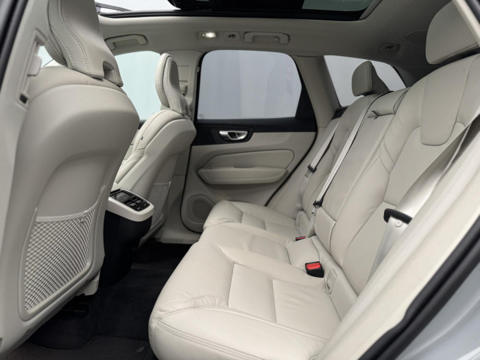 Volvo XC60 B5 AWD DARK ULTRA REZERVACE