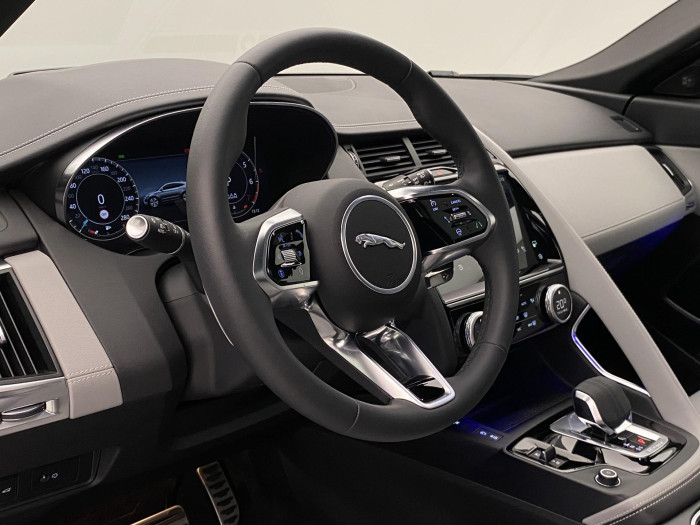 Jaguar E-Pace P250 SE  R-DYNAMIC REZERVACE 2.0 SE Dynamic