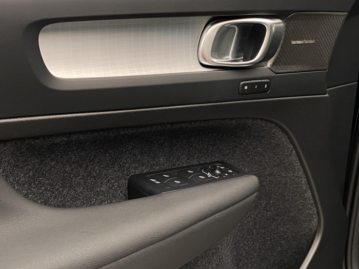 Volvo XC40 B3 AUT PLUS BLACK EDITION