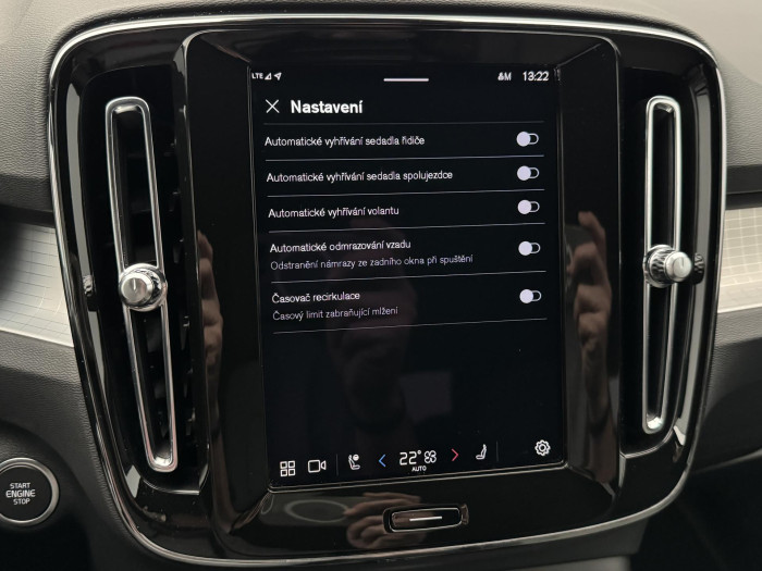Volvo XC40 B3 PLUS DARK AUT REZERVACE