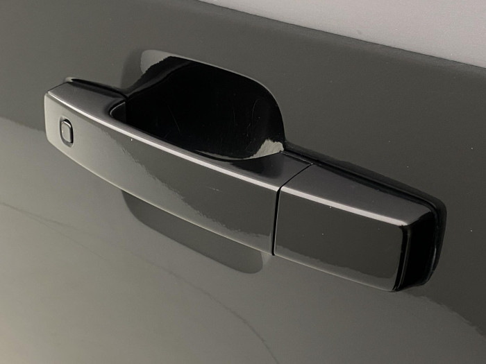 Land Rover Defender 110 P400 HSE AWD REZERVACE