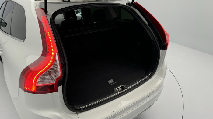 Volvo XC60 D4 AWD MOMENTUM REZERVACE 2.4 d Momentum