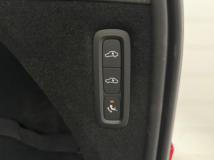 Volvo XC90 T8 AWD RECHARGE ULTIMATE 1.maj