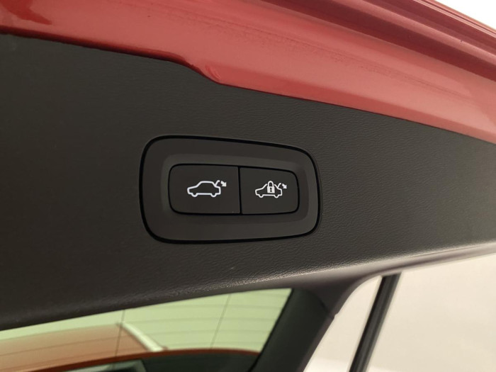 Volvo V60 T6 AWD RECHARGE REZERVACE
