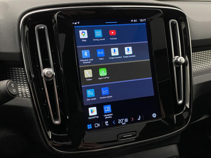 Volvo XC40 P8 AWD RECHARGE AUT REZERVACE