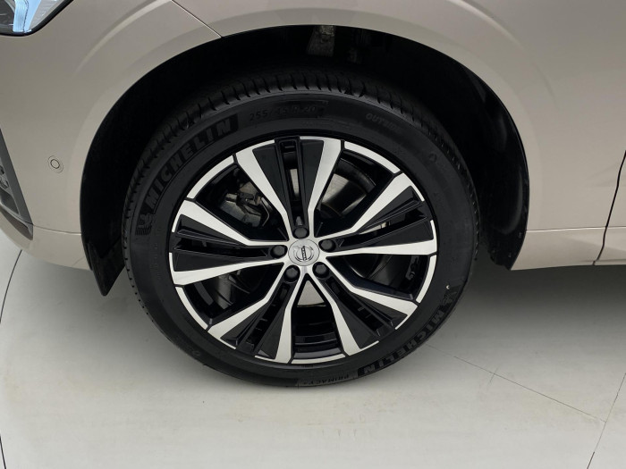 Volvo XC60 B5 AWD ULTRA DARK AUT CZ 1.maj