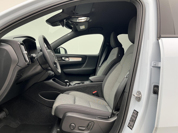 Volvo XC40 B3 PLUS DARK AUT CZ