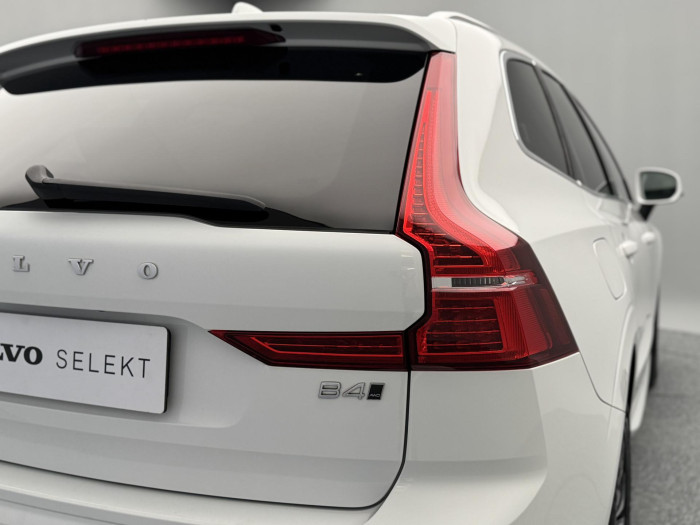 Volvo XC60 B4 AWD MOMENTUM PRO AUT CZ 2.0 Momentum