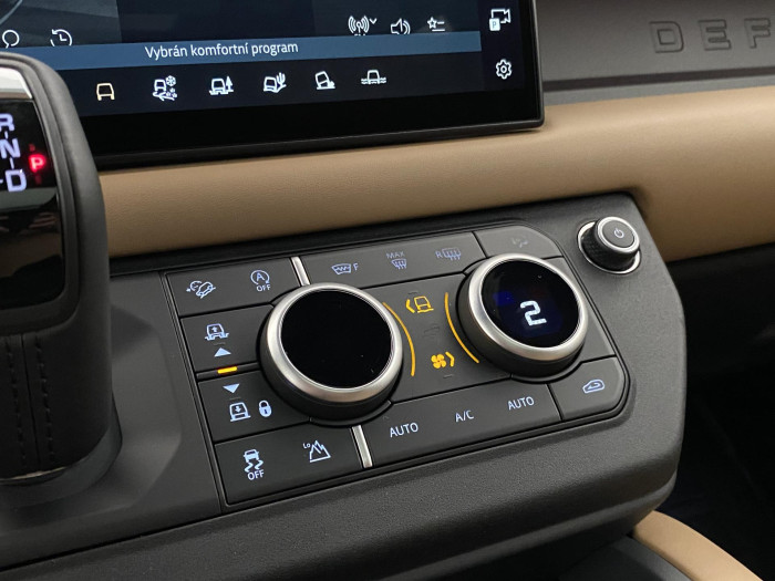 Land Rover Defender 110 D300 X-D HSE REZERVACE 3.0 d d