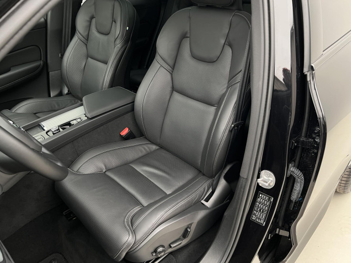 Volvo XC60 B5 AWD ULTRA BLACK REZERVACE