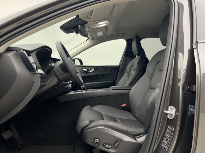 Volvo XC60 B4 AWD PLUS DARK AUT 1.maj.