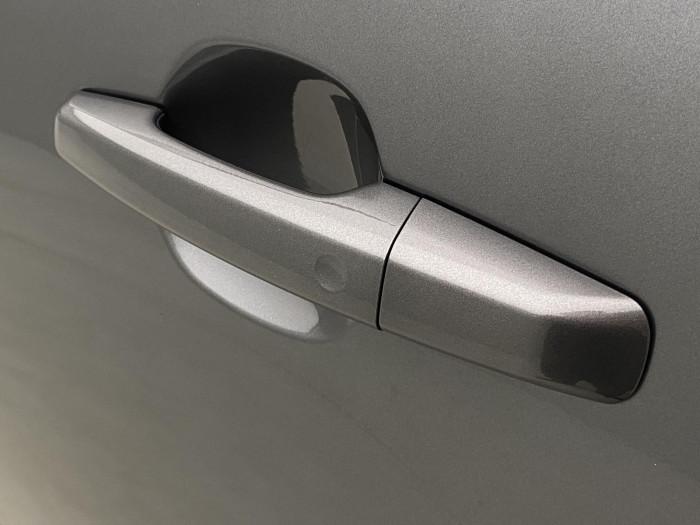 Jaguar E-Pace P300 AWD R-DYNAMIC REZERVACE 2.0 Dynamic