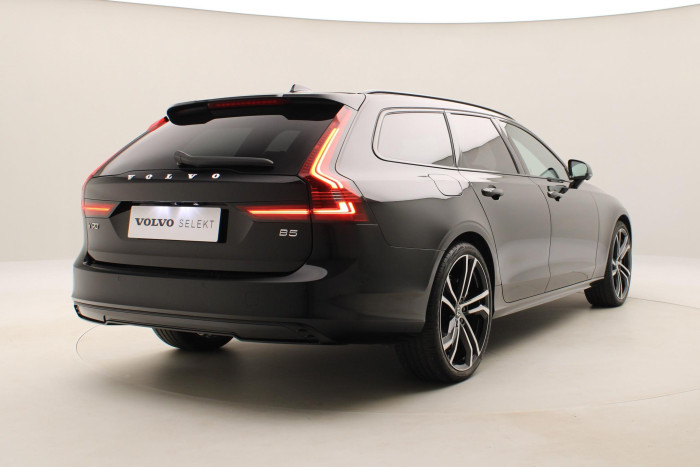 Volvo V90 B5 ULTIMATE DARK AUT 1.maj