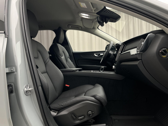 Volvo XC60 B4 AWD PLUS DARK AUT 1.maj.