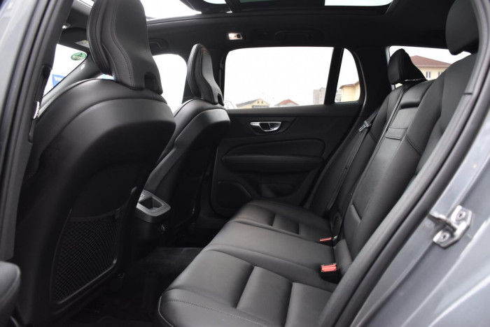 Volvo V60 D4 AWD R-Design REZERVACE 2.0 d