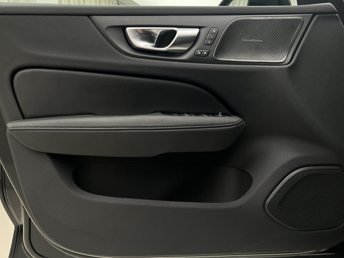 Volvo V60 B4 PLUS DARK AUT 1.maj.