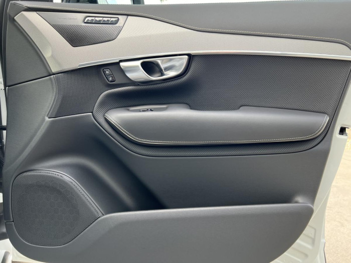 Volvo XC90 B5 AWD R-DESIGN 7 MÍSTNÁ Aut