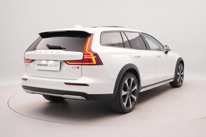Volvo V60 CC B4 AWD ULTIMATE REZERVACE 2.0 CC CC