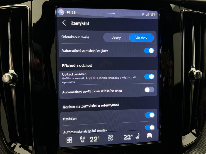 Volvo XC60 B5 AWD ULTRA BLACK REZERVACE