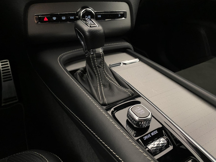 Volvo XC90 T6 AWD R-DESIGN AUT REZERVACE