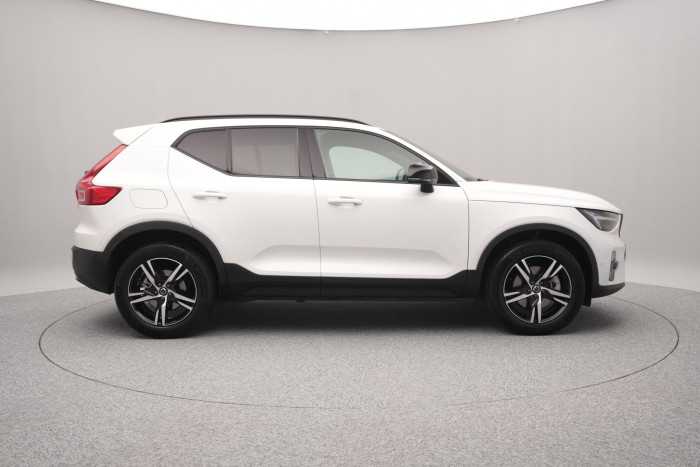 Volvo XC40 B3 PLUS DARK AUT CZ 1.maj