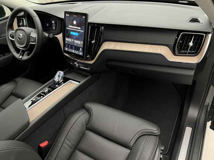 Volvo XC60 T6 AWD RECHARGE DARK ULTRA AUT