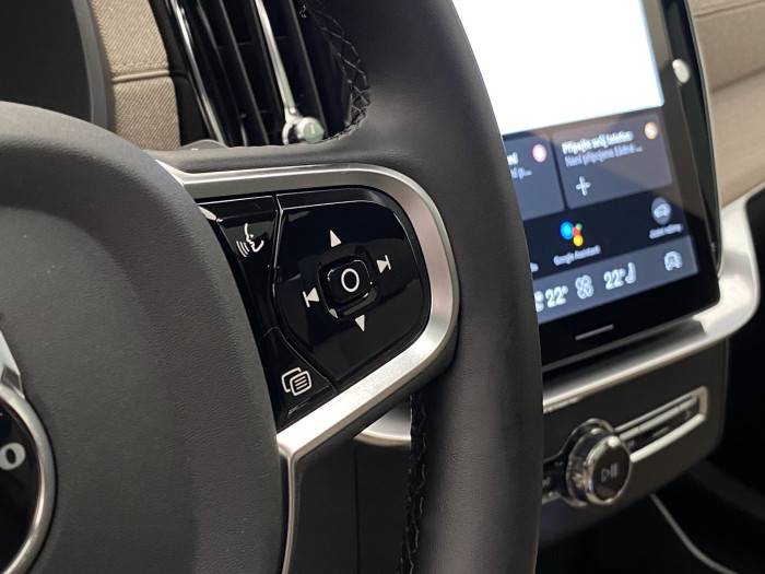 Volvo XC90 T8 AWD RECHARGE REZERVACE