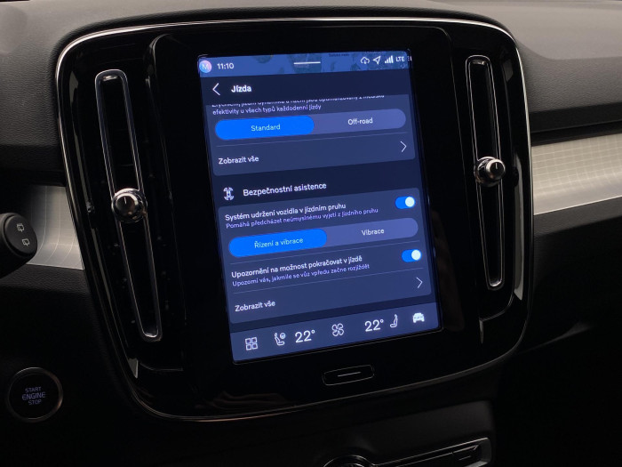 Volvo XC40 B3 DARK PLUS REZERVACE