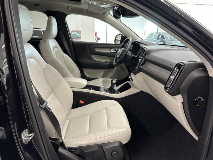 Volvo XC40 D3 INSCRIPTION REZERVACE 2.0 d
