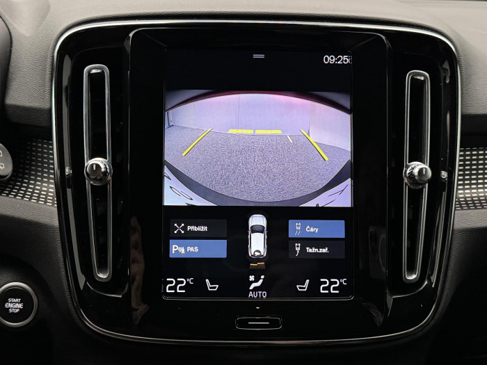 Volvo XC40 T3 R-DESIGN AUT REZERVACE