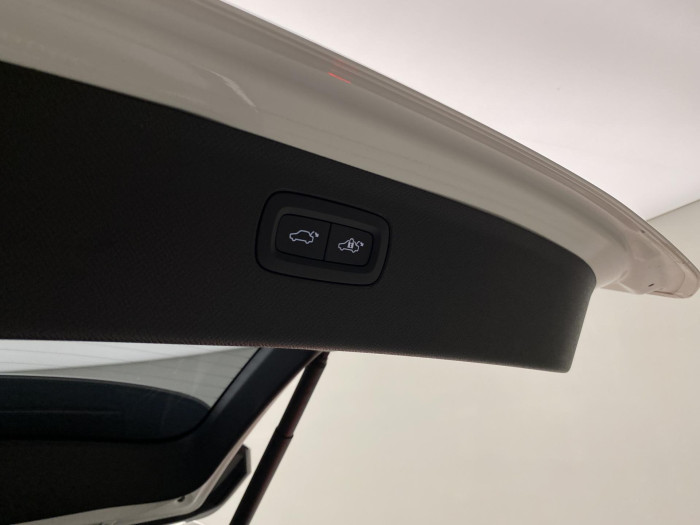 Volvo XC90 B5 AWD PLUS BRIGHT REZERVACE