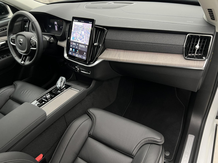 Volvo XC90 T8 AWD RECHARGE PLUS DARK CZ