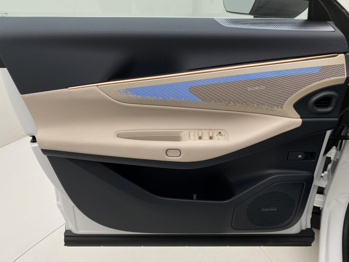 Lynk & Co 08 MORE PHEV