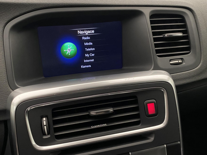 Volvo V60 T5 R-DESIGN AUT CZ