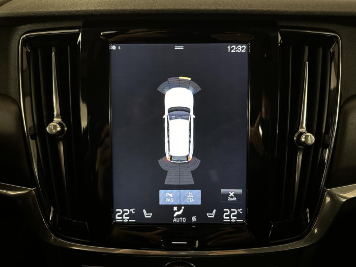 Volvo V90 CROSS COUNTRY T5 REZERVACE