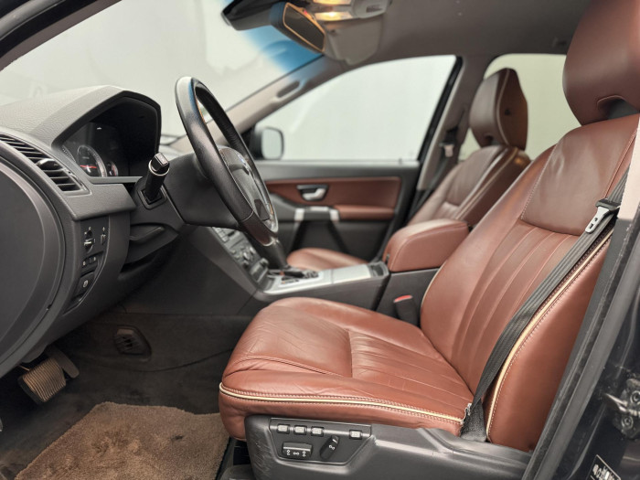 Volvo XC90 D5 AWD SUMMUM AUT 7M CZ 2.4 d Summum